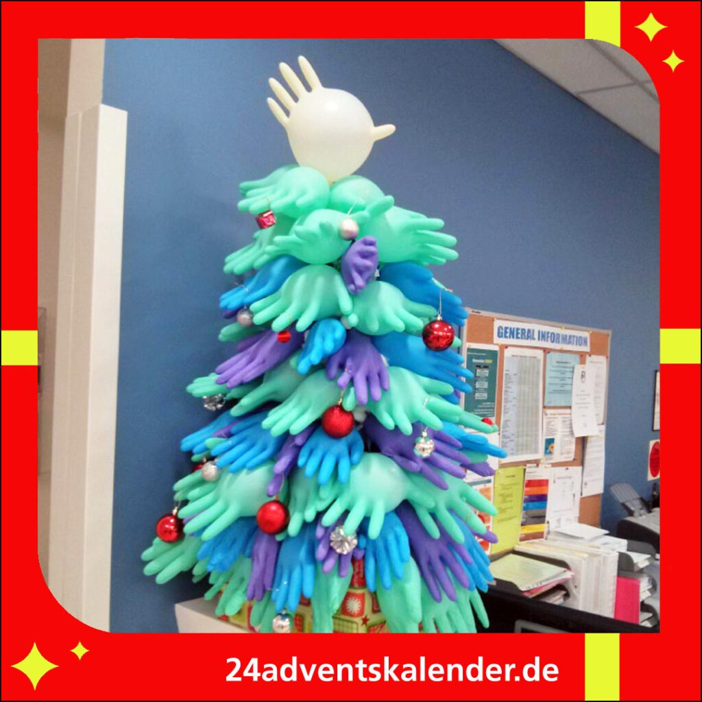 Weihnachtsbaum kunstvoll und kreativ gestalten mit originellen Dekorationen.